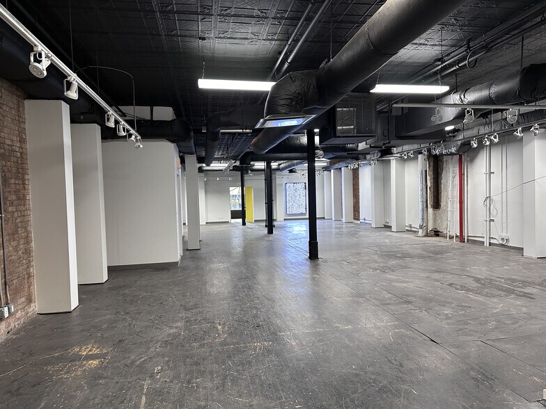 More Photos Of 470 Broadway, New York Storefront For Sale