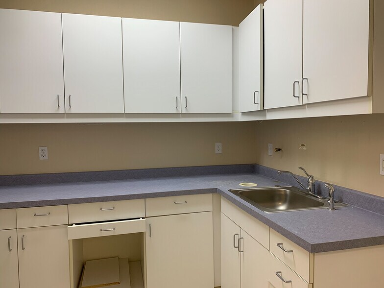 More Photos Of 6000 Fairway Dr, Rocklin Medical For Sale