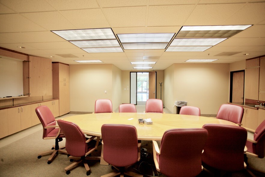 More Photos Of 1800 Blankenship Rd, West Linn Unknown For Lease