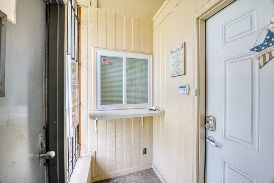 More Photos Of 20825 Plymouth Rd, Detroit Medical For Sale