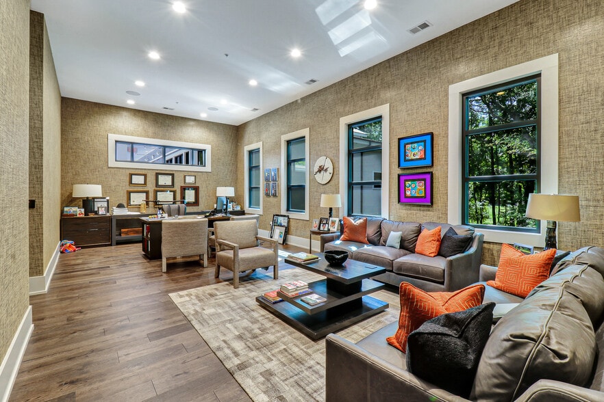 More Photos Of 10 Park Ln, Hilton Head Island Office For Sale