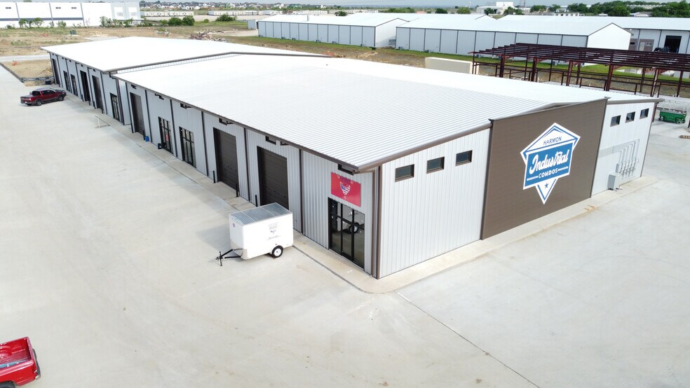 More Photos Of 13013 Harmon Rd, Fort Worth Service For Lease