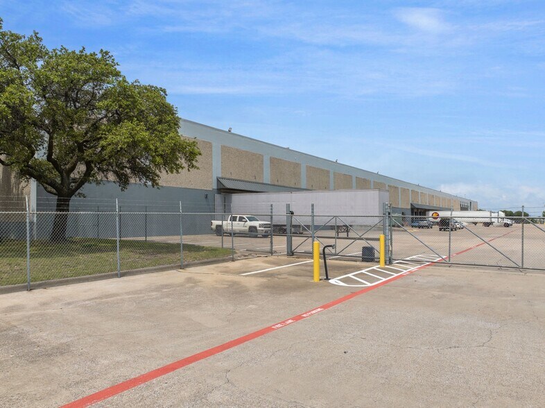 More Photos Of 807-809 110th St, Arlington Distribution For Lease