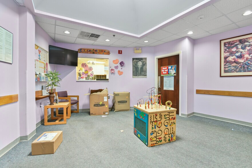 More Photos Of 845 N Main St, Providence Medical For Sale