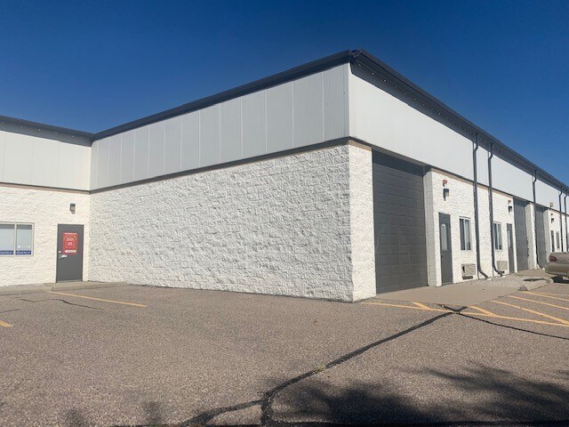 More Photos Of 42376-42498 Mound Rd, Sterling Heights Warehouse For Lease