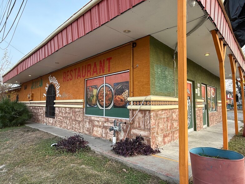 More Photos Of 5402 S Zarzamora St, San Antonio Restaurant For Sale