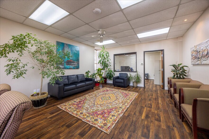 More Photos Of 812 Lexington Dr, Plano Office For Sale