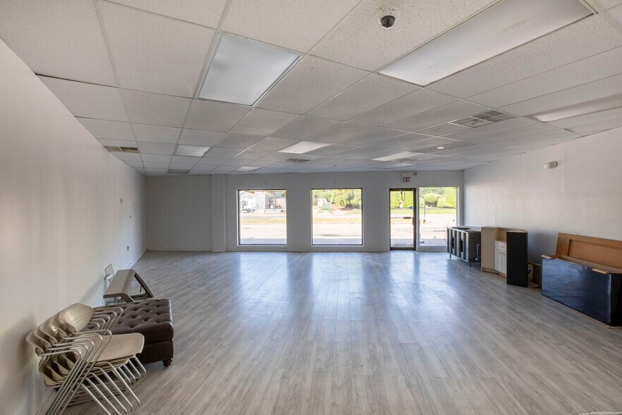 More Photos Of 21 S Main St, Barnegat Storefront For Lease