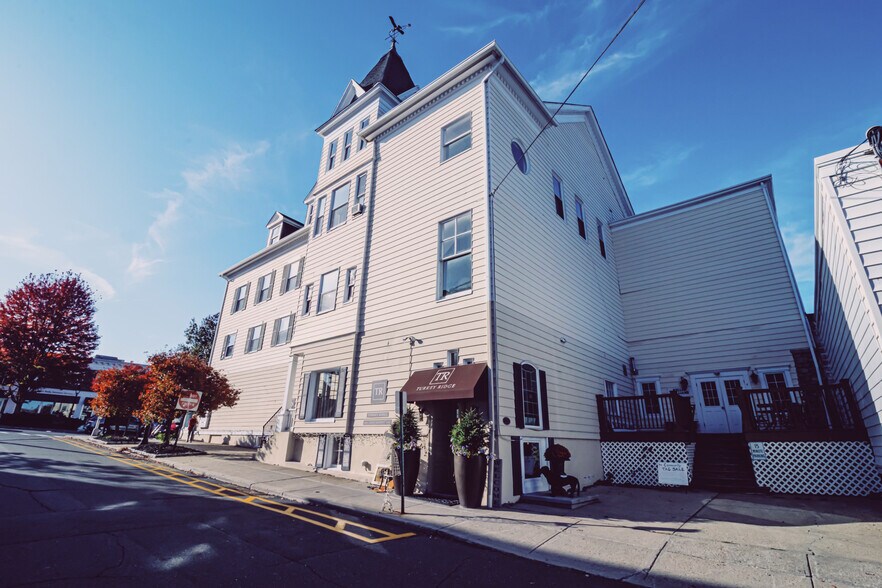 More Photos Of 404-424 Main St, Ridgefield Unknown For Lease