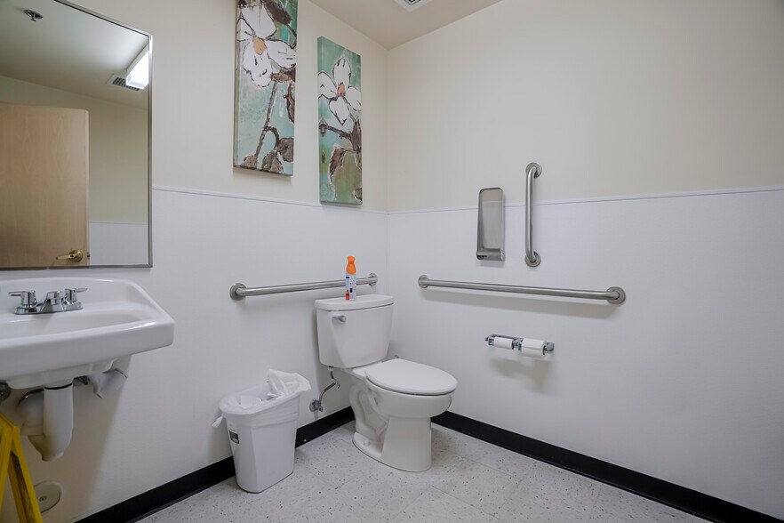 More Photos Of 1219 Gail Gardner Way, Prescott Freestanding For Lease
