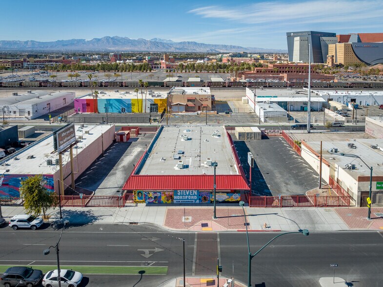 More Photos Of 900 S Main St, Las Vegas Office For Lease