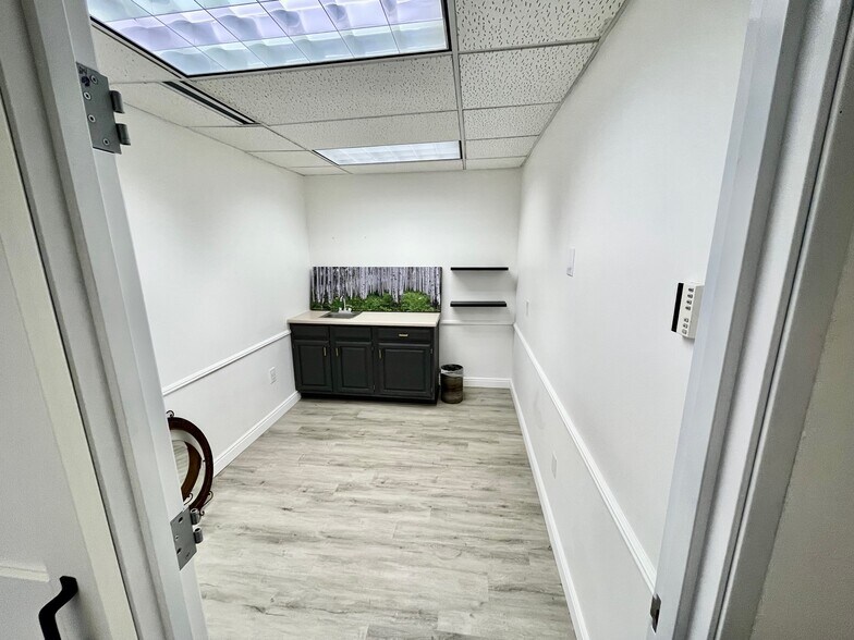 More Photos Of 1001 S Perry St, Castle Rock Medical For Sale