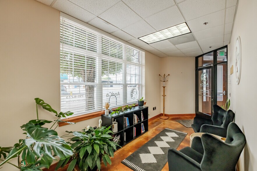 More Photos Of 321 E 1st Ave, Albany Office Residential For Lease