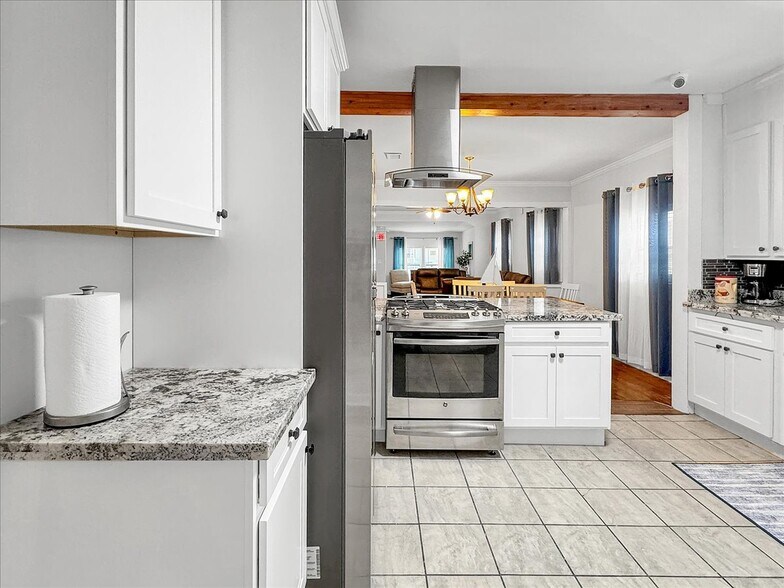 More Photos Of 1007 W Wright St, Pensacola Specialty For Sale