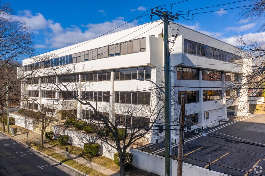 More Photos Of 30 Glenn St, White Plains Office For Sale