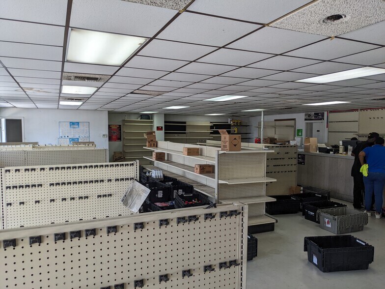 More Photos Of 4500 Clark Rd, Sarasota Office For Lease