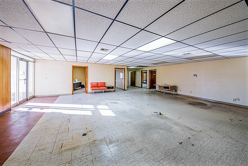 More Photos Of 730 E Eseco Rd, Cushing Warehouse For Sale