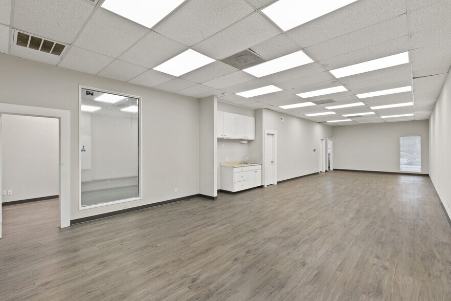 More Photos Of 3109 Garden Brook Dr, Farmers Branch Warehouse For Sale