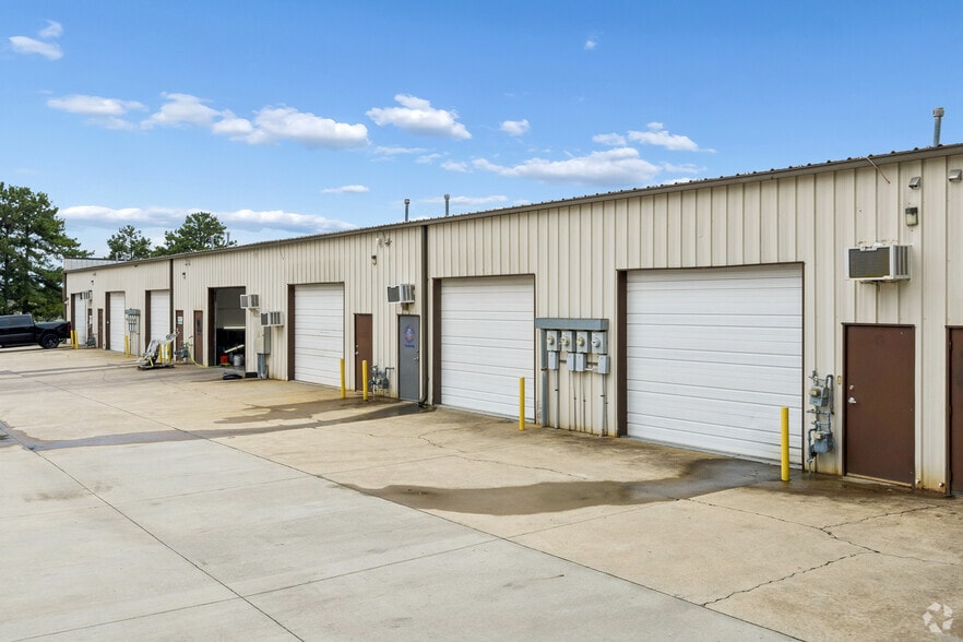 More Photos Of 105 Enterprise Dr, Cumming Unknown For Lease