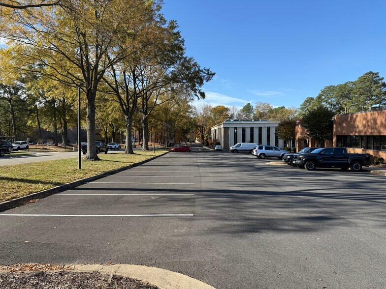 More Photos Of 2706-2716 Enterprise Pky, Richmond Office For Lease