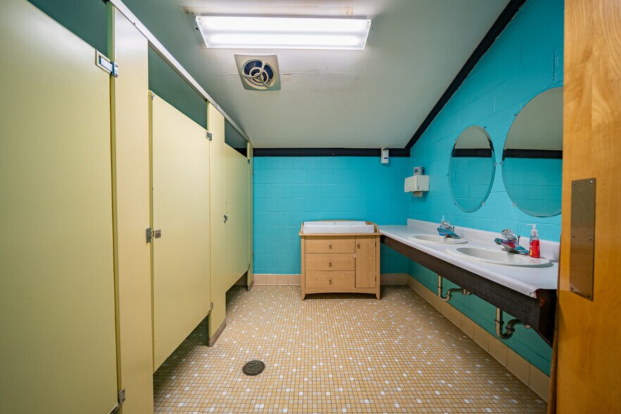 More Photos Of 675 Grant St, Winneconne Bowling Alley For Sale