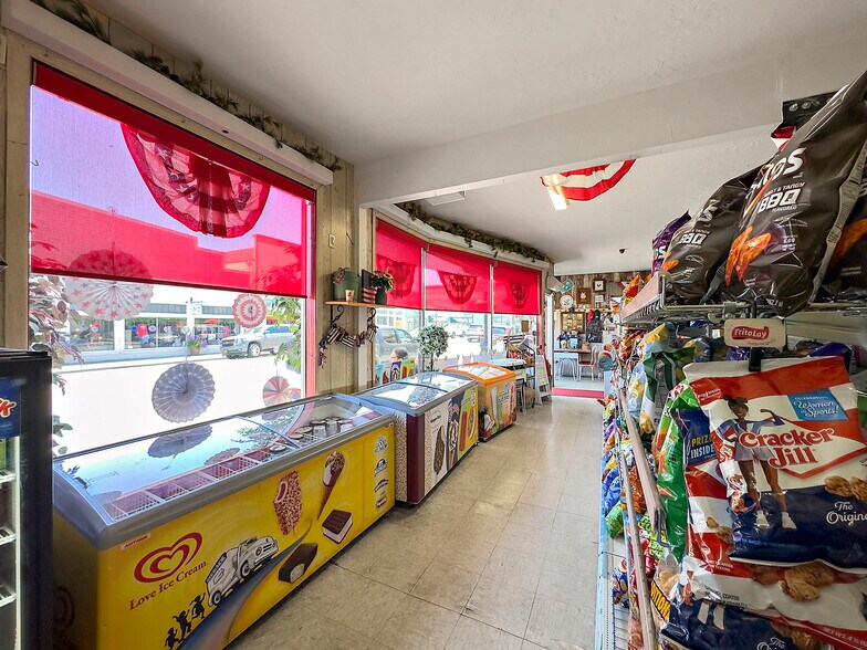 More Photos Of 577 Main St, Ferndale General Retail For Sale