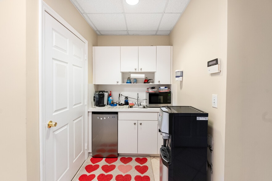 More Photos Of 10261 Sunset Dr, Miami Office For Lease