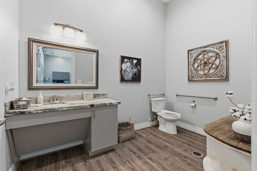 More Photos Of 21012 Eva St, Montgomery Freestanding For Sale