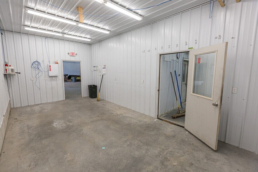 More Photos Of 497 Stevensville Airport Rd, Stevensville Warehouse For Sale