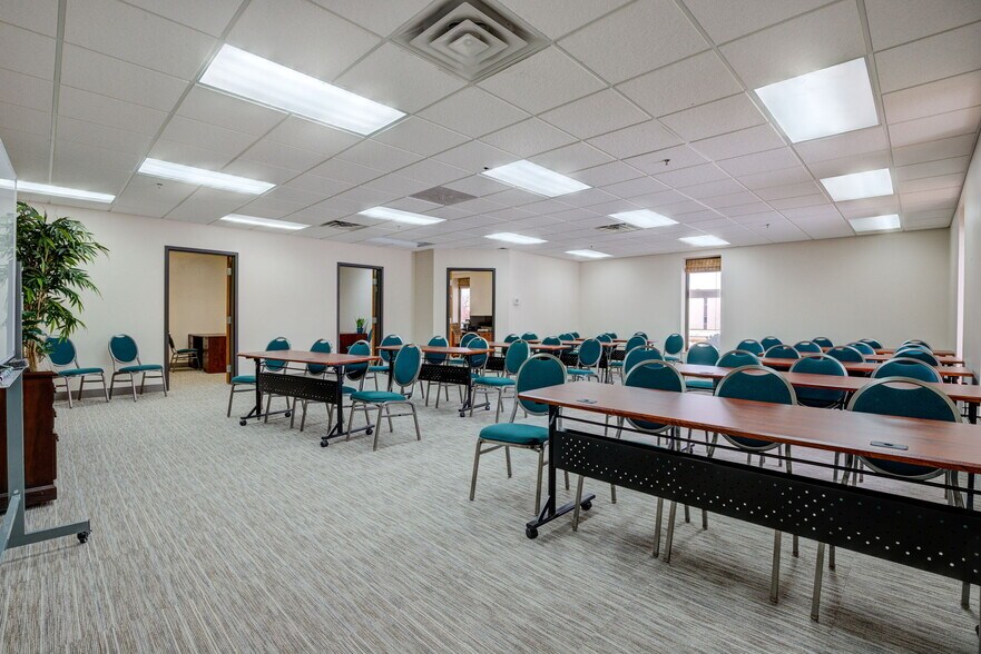 More Photos Of 1301 Cliff Rd E, Burnsville Showroom For Sale