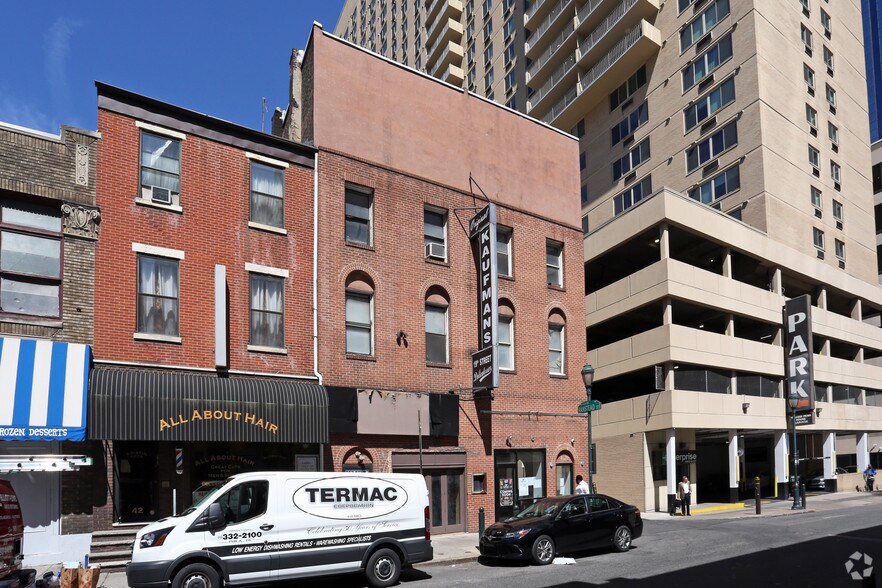 More Photos Of 38-40 S 19th St, Philadelphia Restaurant For Lease