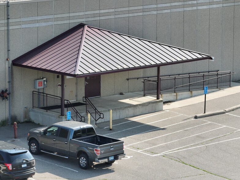 More Photos Of 3901 Abbott Dr, Willmar Freestanding For Sale