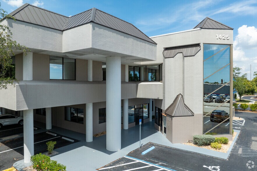 More Photos Of 1425 Viscaya Pky, Cape Coral Office For Lease