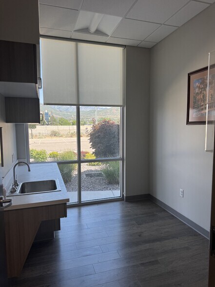 More Photos Of 38 W 13775 S, Draper Medical For Lease