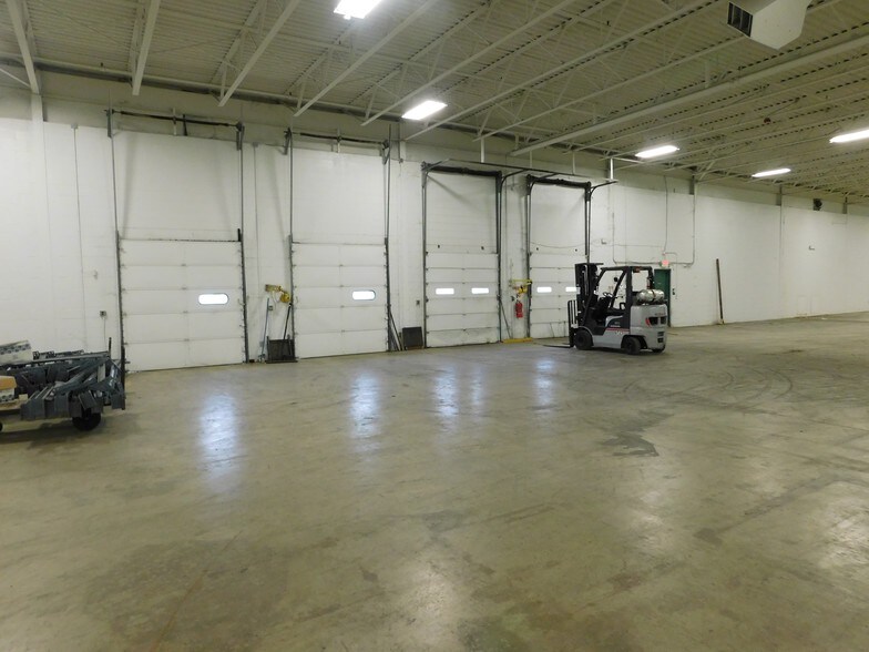 More Photos Of 3735 Board Rd, York Warehouse For Lease