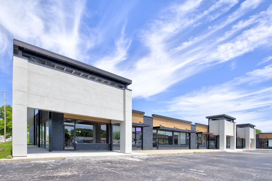 More Photos Of 7711 N Oak Tfwy, Kansas City Unknown For Lease