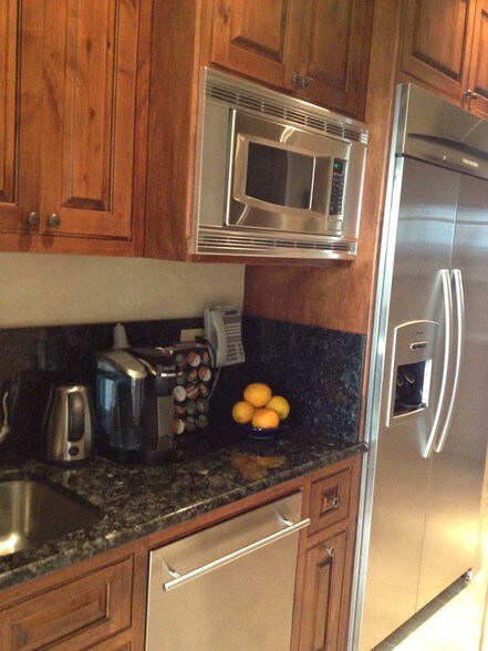 More Photos Of 248 Addie Roy Rd, Austin Office For Sale