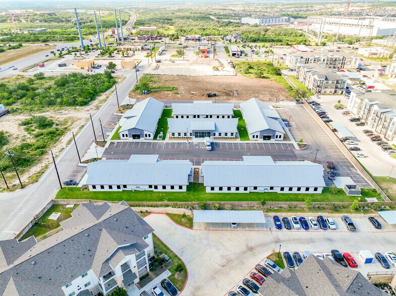 More Photos Of 211 Crossing Ave, San Antonio Office For Sale
