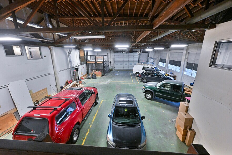 More Photos Of 530 NE Couch St, Portland Light Manufacturing For Lease