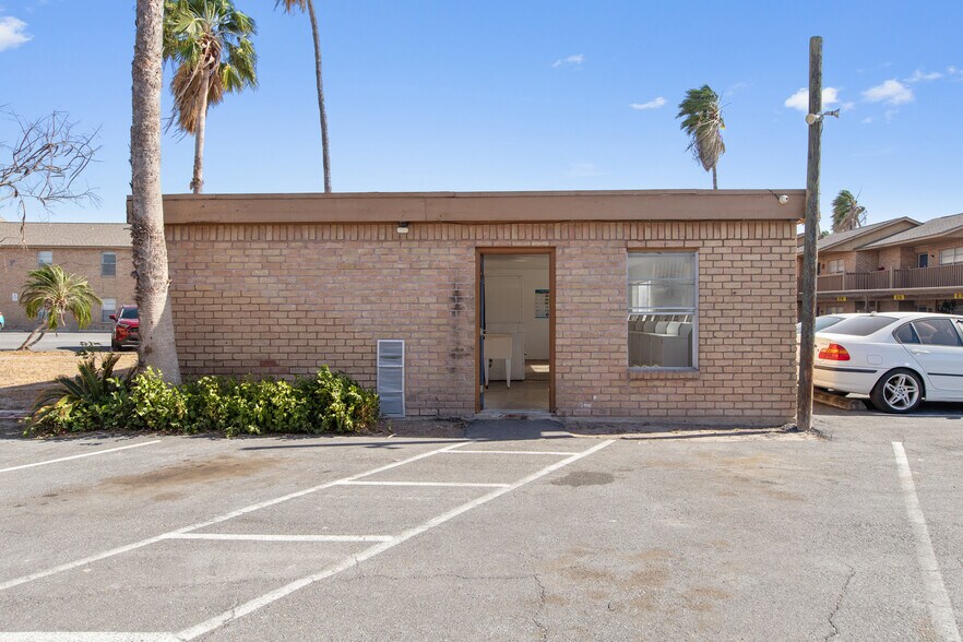 More Photos Of 1500 Sam Houston, Harlingen Apartments For Sale