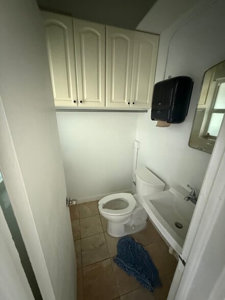 More Photos Of 764 12th Ave S, Naples General Retail For Lease