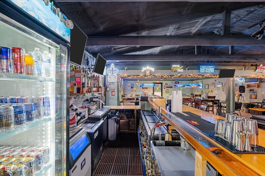 More Photos Of 7318 Ida State Line rd, Ida Bar For Sale