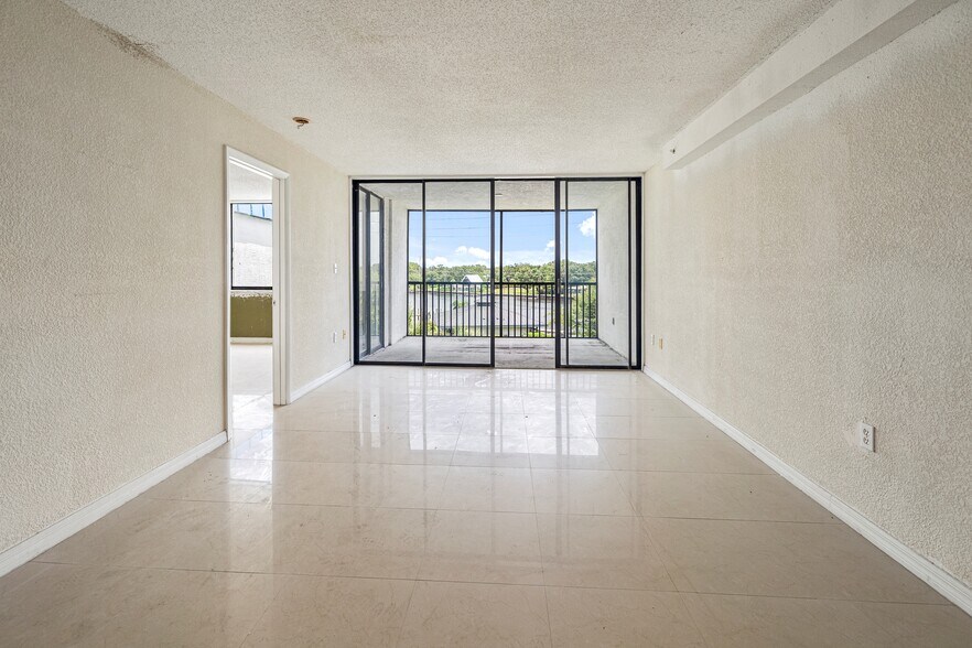 More Photos Of 2424 W Tampa Bay Blvd, Tampa Multifamily For Sale