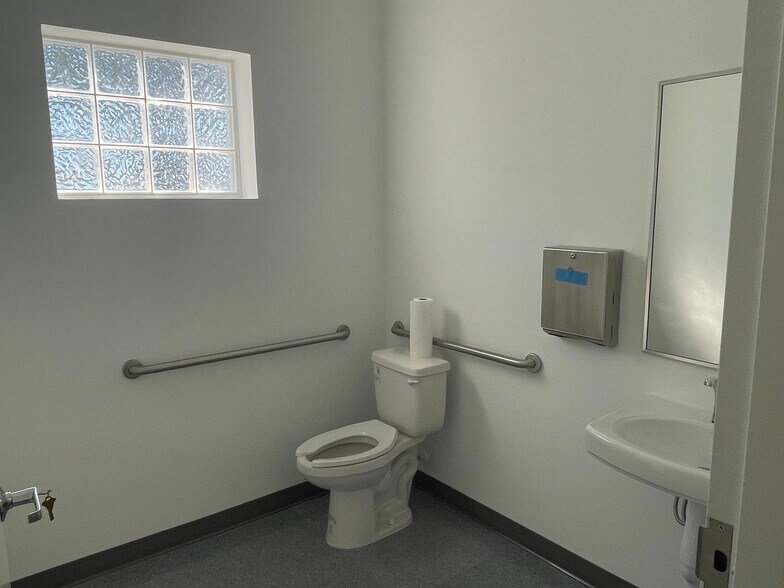 More Photos Of 6061 Estero Blvd, Fort Myers Bank For Sale