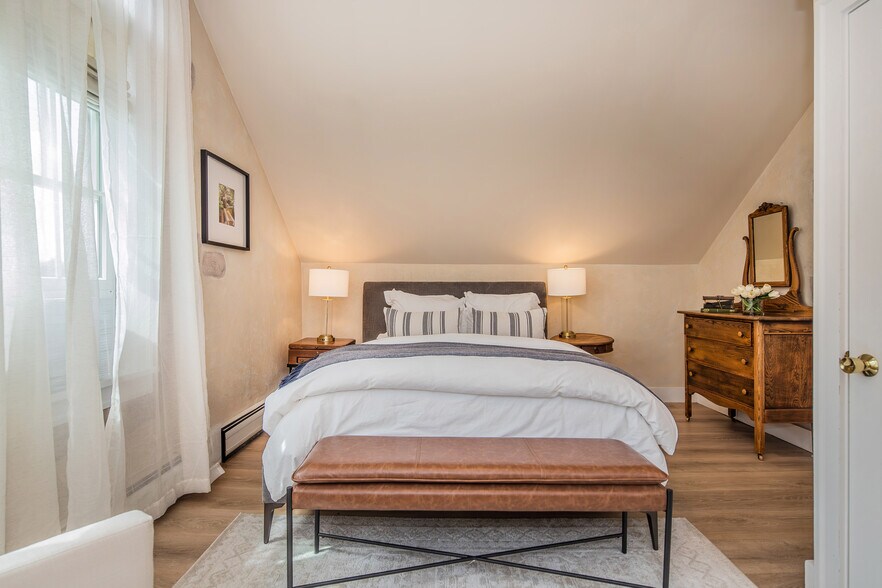 More Photos Of 54 Red Clover Ln, Mendon Hotel For Sale