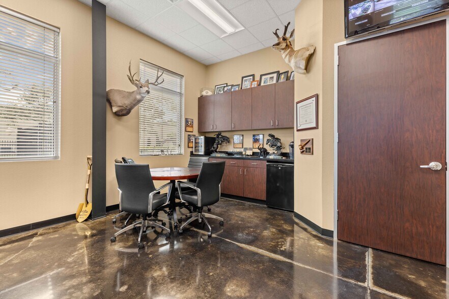 More Photos Of 3801 Knapp Rd, Pearland Loft Creative Space For Sale