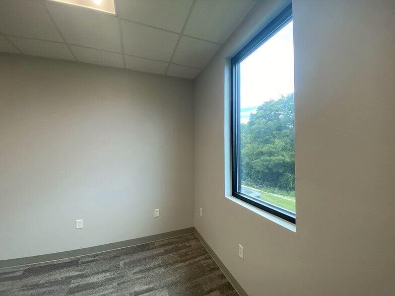 More Photos Of 1890 N Stonebridge Dr, McKinney Medical For Sale