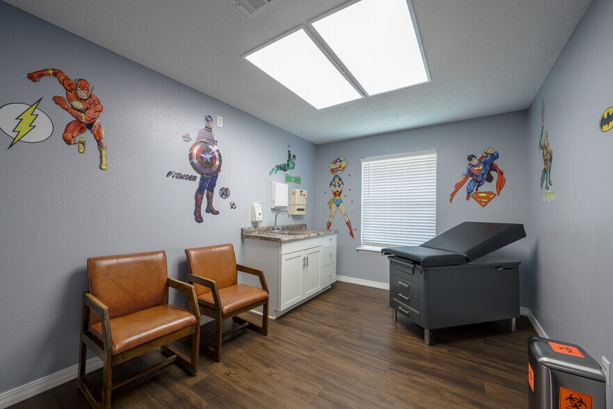 More Photos Of 601 S Broadway St, Grove Medical For Sale