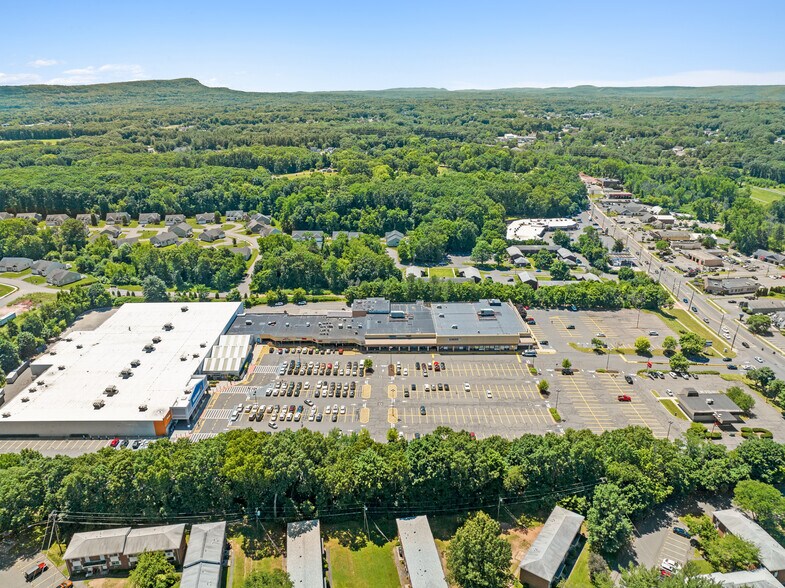 More Photos Of 235 Queen St, Southington Unknown For Lease