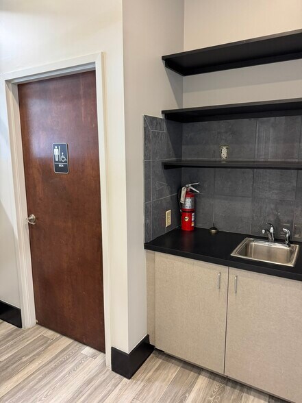 More Photos Of 115 E Park Ave, Charlotte Office Residential For Lease